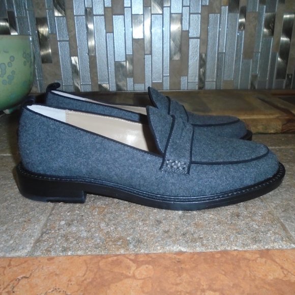 Slightly used Ann Taylor Gray Flannel Penny Loafers Sz 7M - Picture 2 of 6